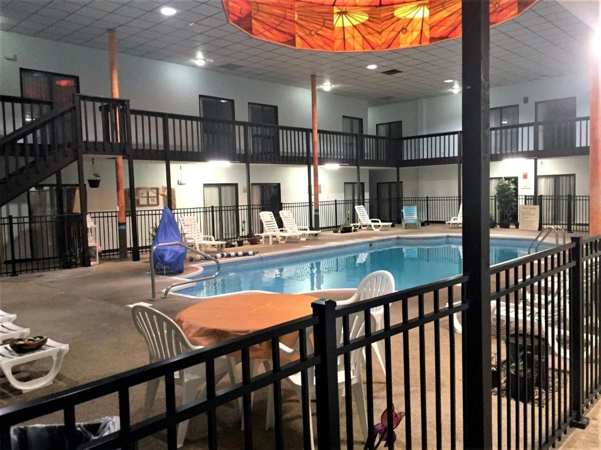 ホテル Hutchi Bell South Hutchinson エクステリア 写真