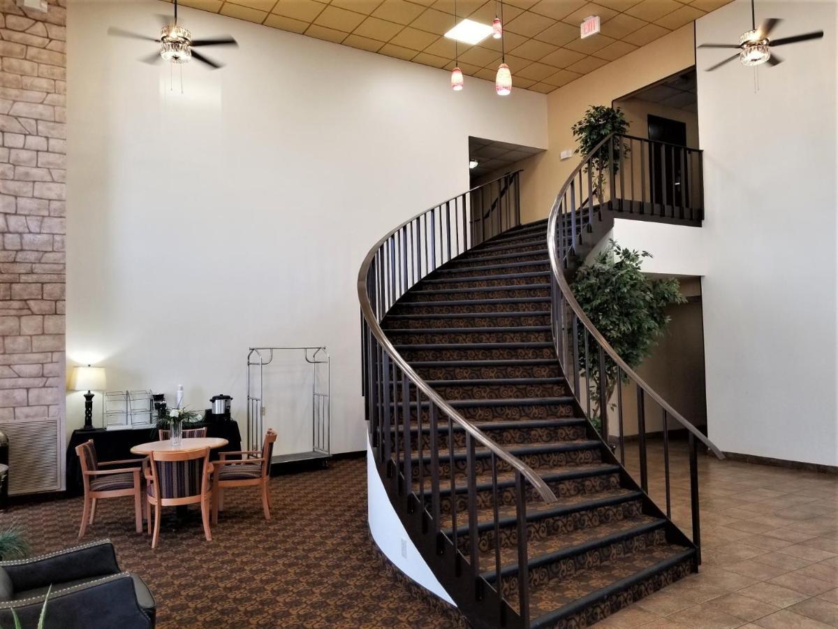 ホテル Hutchi Bell South Hutchinson エクステリア 写真