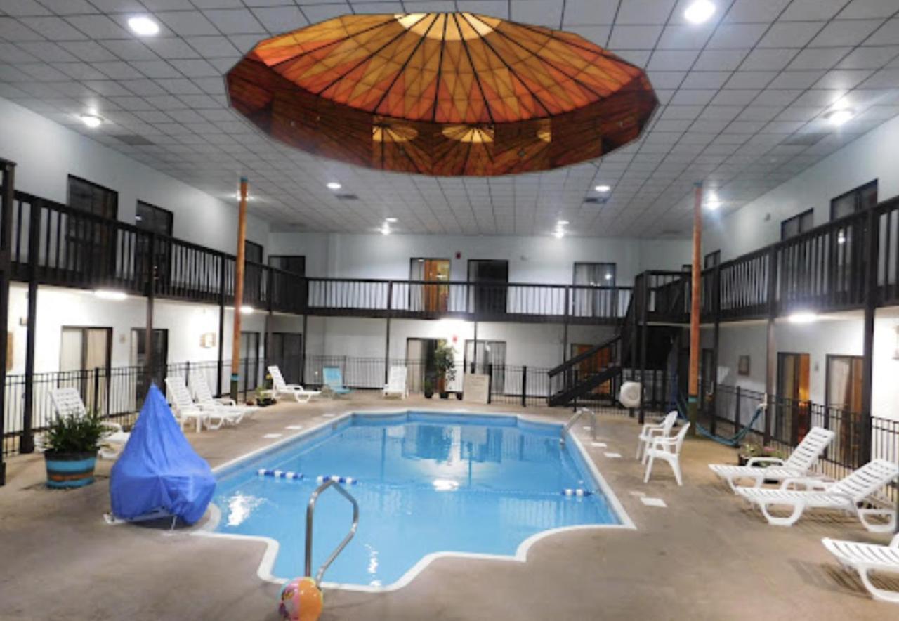 ホテル Hutchi Bell South Hutchinson エクステリア 写真