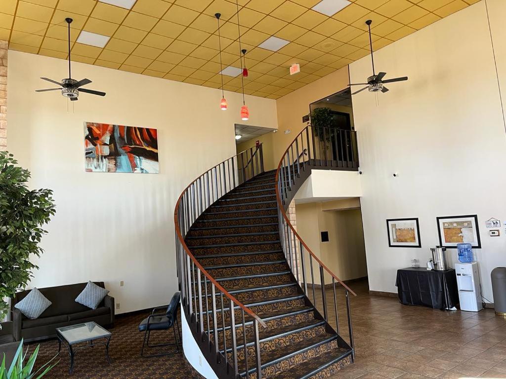 ホテル Hutchi Bell South Hutchinson エクステリア 写真
